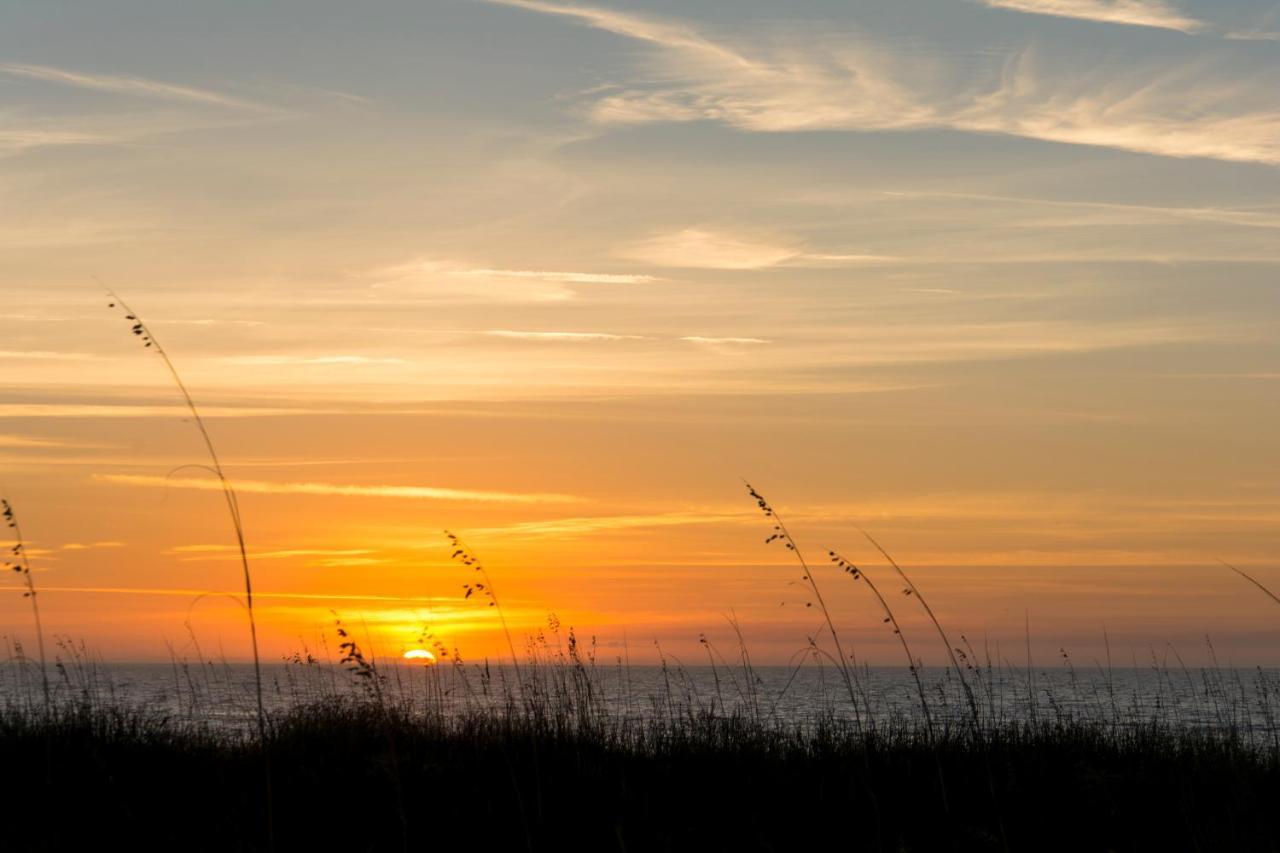 Hampton 6107, 2 Bedroom, Sleeps 6, Large Pool, Oceanfront View Hilton Head Island Exterior photo